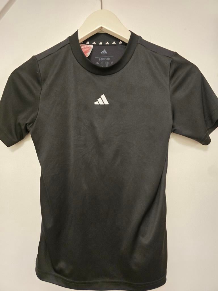 Adidas T-shirt zwart maat 140, Kinderen en Baby's, Kinderkleding | Overige, Ophalen of Verzenden, Zo goed als nieuw