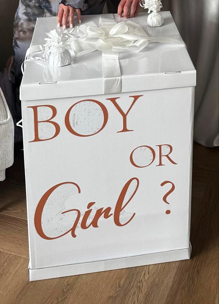 Gender Reveal Box met Strik, Hobby en Vrije tijd, Feestartikelen, Zo goed als nieuw, Ophalen of Verzenden