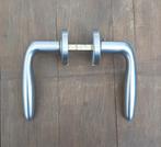 Deurklink RVS met Rond Rozet Geveerde uitvoering, Ophalen, Zo goed als nieuw