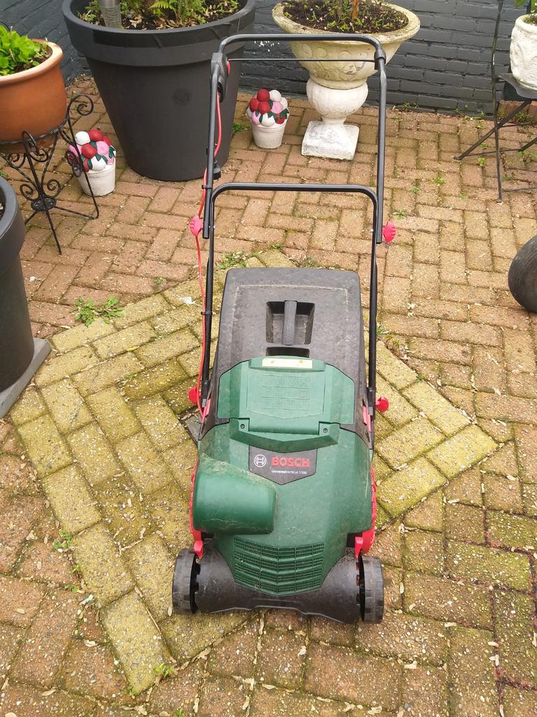 Te koop grasmaaier werkt prima, Ophalen, Gebruikt, Elektrische grasmaaier, Bosch