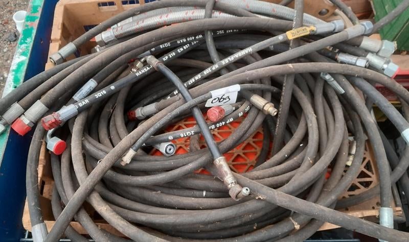 Partij hydrauliek slangen, div afmetingen, met koppeling, Ophalen, Zo goed als nieuw