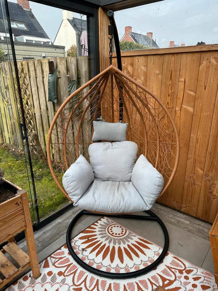 Comfortabele hangstoel met stalen frame en rietlook, Tuin en Terras, Tuinstoelen, Gebruikt, Ophalen