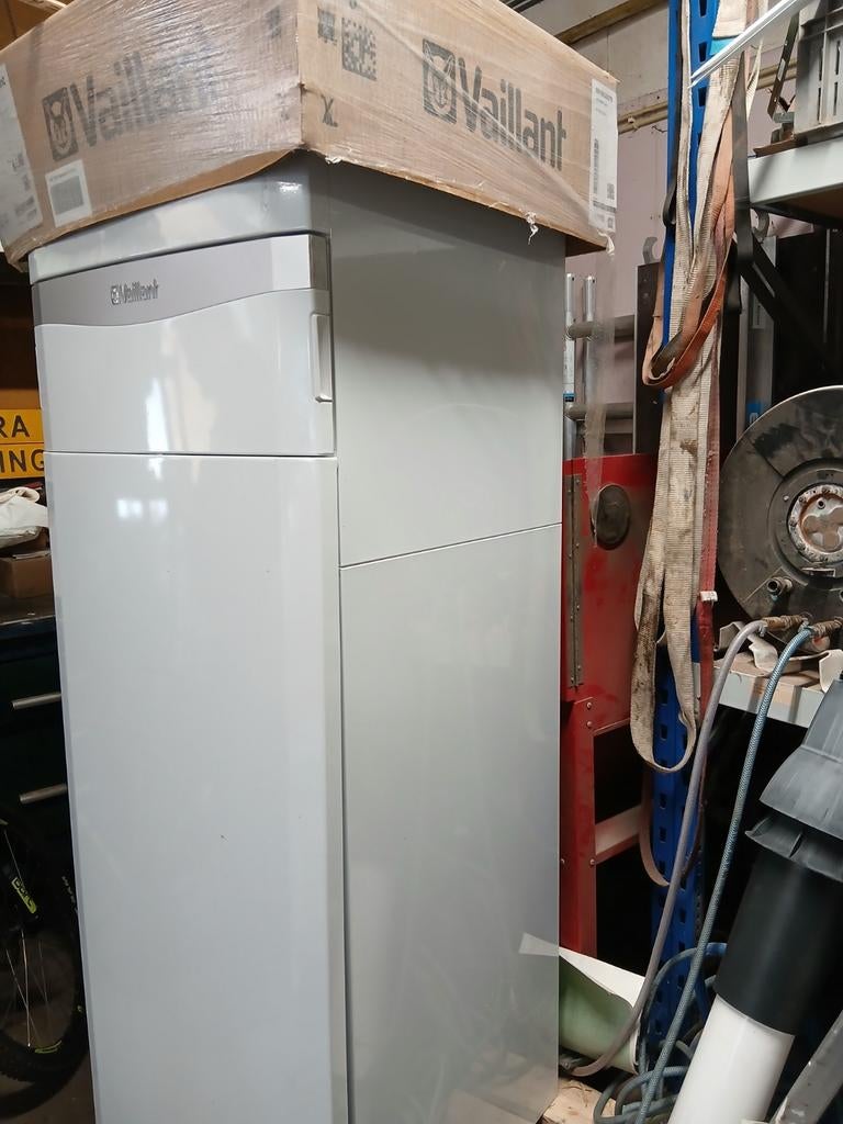 Vaillant warmtepomp binnen unit met boiler, Ophalen, Zo goed als nieuw, Minder dan 60 cm, 160 cm of meer