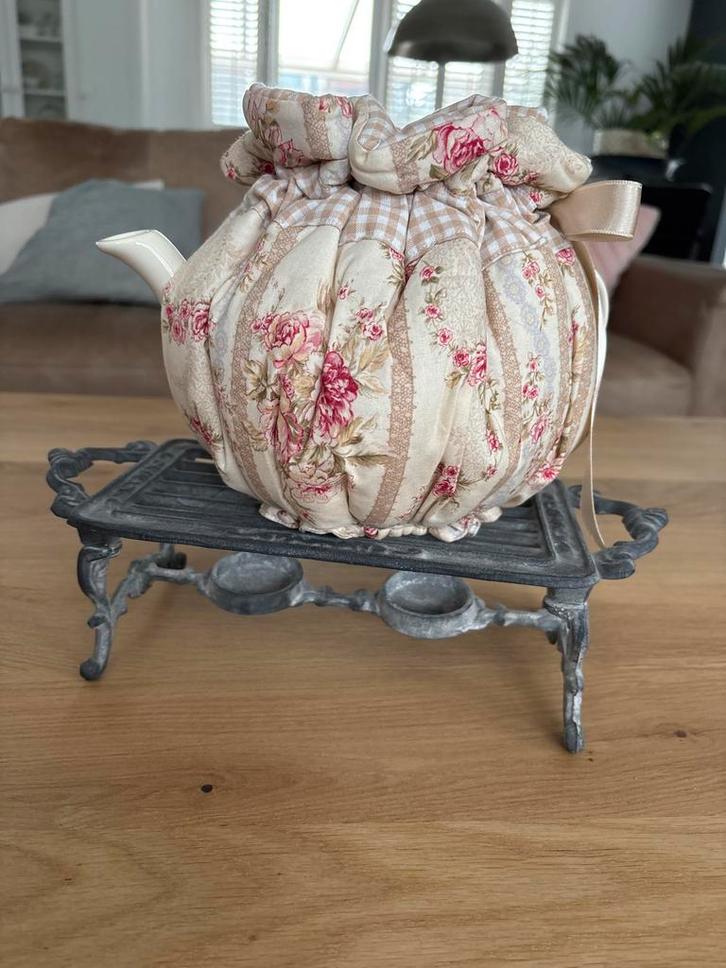 Beige theemuts met schattige bloemenstof inclusief theepot, Huis en Inrichting, Keuken | Keukenbenodigdheden, Gebruikt, Ophalen of Verzenden