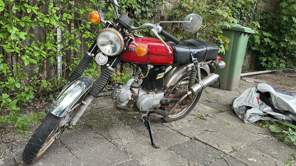 Honda SS50 + onderdelen, Fietsen en Brommers, Maximaal 45 km/u, 70 cc, 4 versnellingen, Ophalen