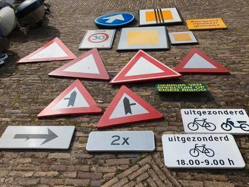 Verkeersbord diverse borden flespaal klem NostalgieLEES EVEN, Verzamelen, Overige Verzamelen, Ophalen