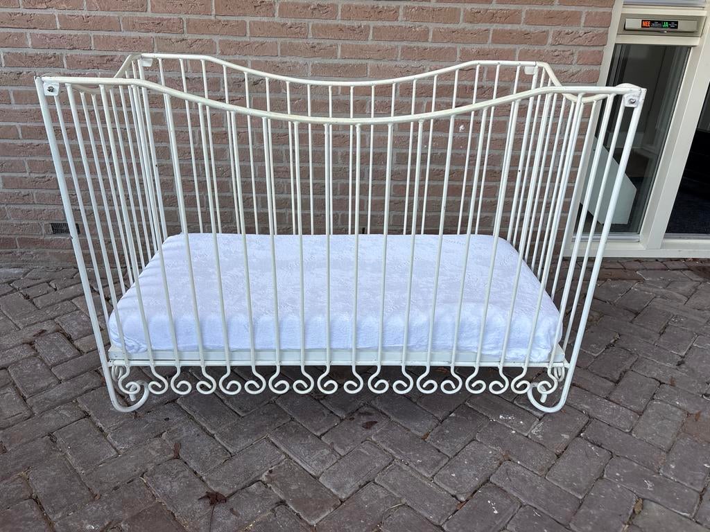 Ledikantje voor kind inclusief matras, Kinderen en Baby's, Babywiegjes en Ledikanten, Ophalen, Gebruikt, Ledikant