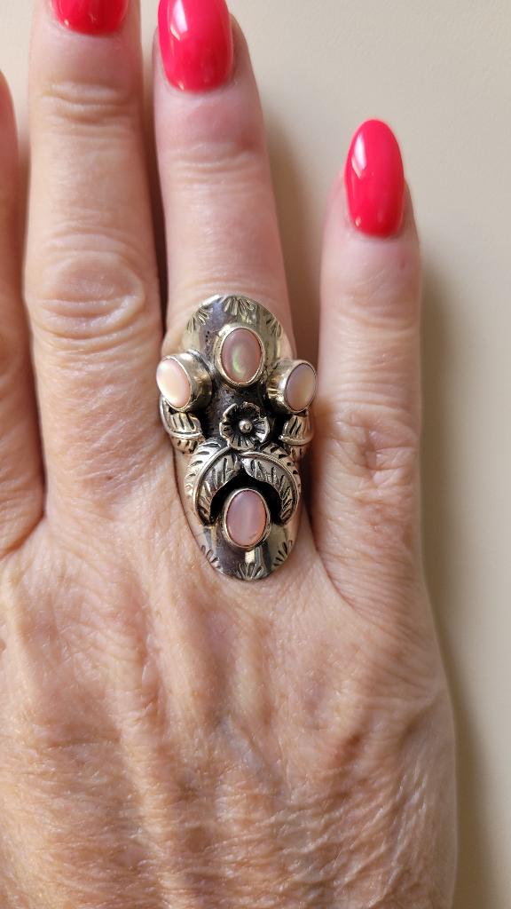 Zilveren Navajo ring met stenen, Ophalen of Verzenden, Kleiner dan 17, Met edelsteen, Dame