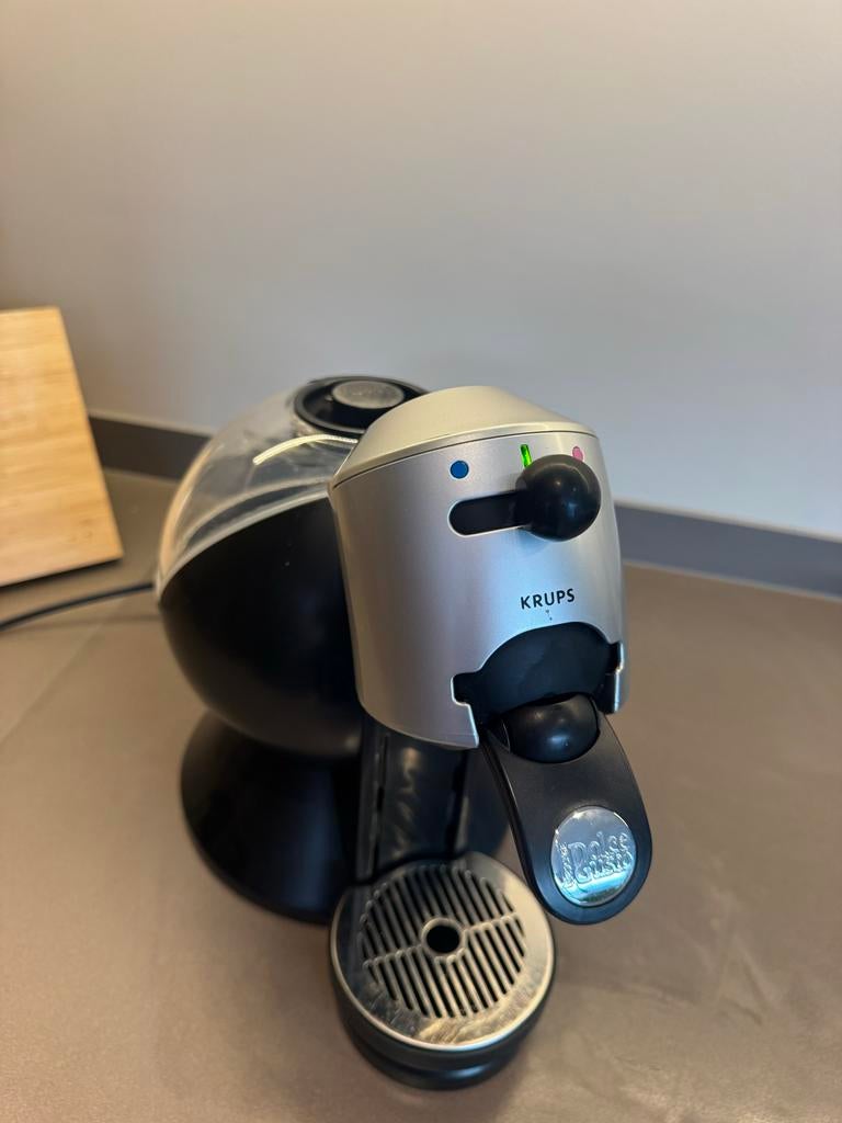 Krups Dolce Gusto koffiezetapparaat, Witgoed en Apparatuur, Koffiezetapparaten, Ophalen, Koffiemachine, Zo goed als nieuw, 1 kopje
