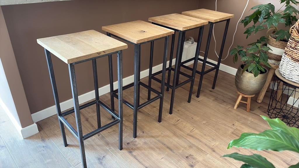 4 industriele barkrukken, Huis en Inrichting, Barkrukken, Ophalen, 60 tot 90 cm, Zo goed als nieuw, 4 krukken