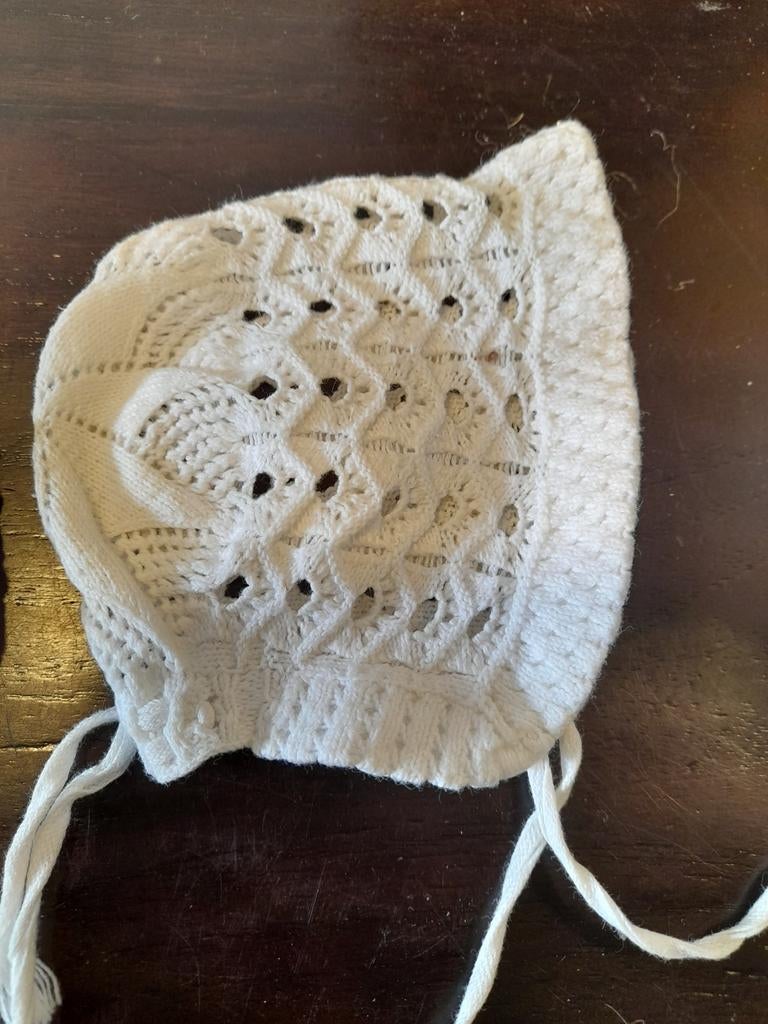2 Antieke Gehaakte Poppenmutsjes - Vintage Babykleding, Antiek en Kunst, Antiek | Kleding en Accessoires, Ophalen of Verzenden