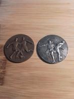 Twee oude voetbalpenningen, Ophalen of Verzenden, Gebruikt, Buitenlandse clubs, Shirt