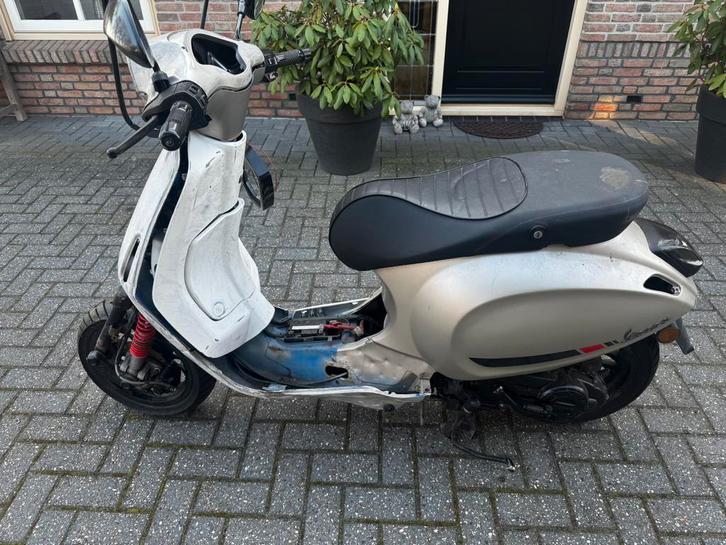 Vespa Sprint 50cc (project), Fietsen en Brommers, Snorfietsen en Snorscooters, Gebruikt, Vespa, Benzine, Ophalen