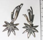 verzameling oorbellen blad origineel ontwerp, nog kattenoog,, Ophalen of Verzenden, Zo goed als nieuw, Overige materialen