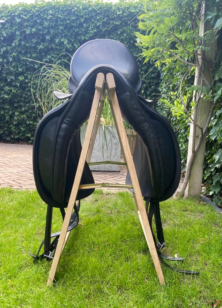 Ideal Equistrian dressuur 18 inch M., Dieren en Toebehoren, Ophalen, Dressuur