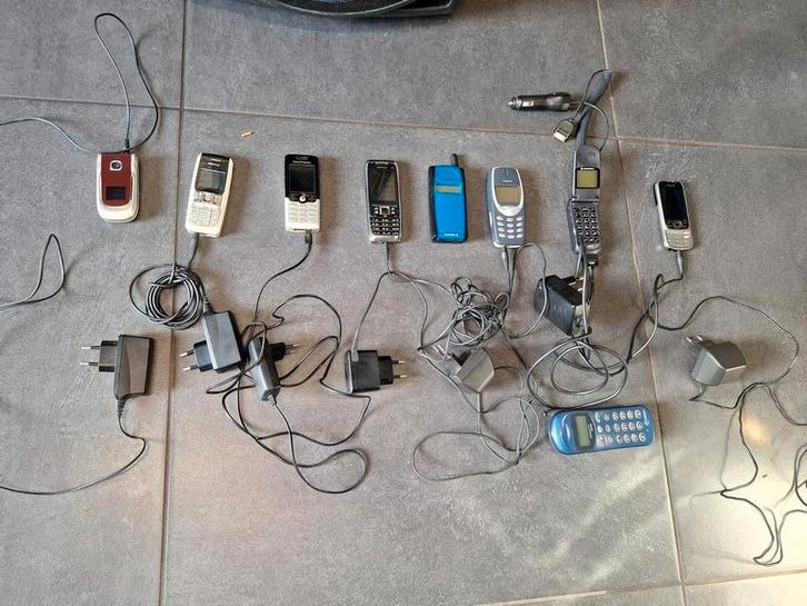 Gebruikte mobiele telefoons met adapters, Telecommunicatie, Mobiele telefoons | Overige merken, 3 tot 6 megapixel, Ophalen of Verzenden