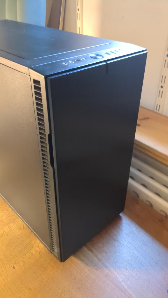 Desktop PC - AMD Ryzen 2700x / Vega 64 / 16GB DDR4, Ophalen, Zo goed als nieuw, Gaming, 3 tot 4 Ghz