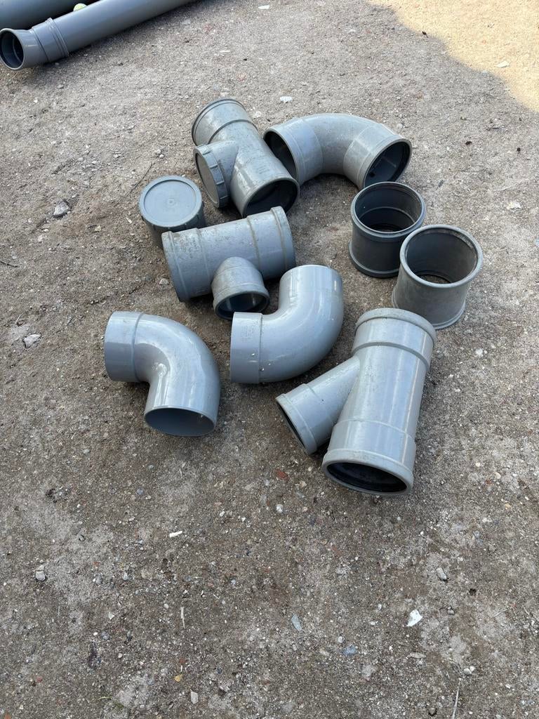 Diverse PVC hulpstukken en buizen (rond 160 en 200), Ophalen, Afvoer, Gebruikt, Pvc