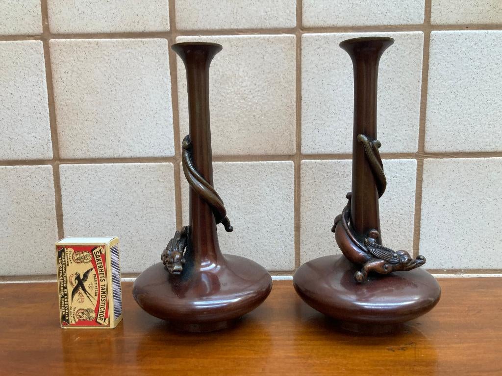 2 Japanse ikebana bronzen vaasjes met draken rond de halsjes, Antiek en Kunst, Ophalen of Verzenden