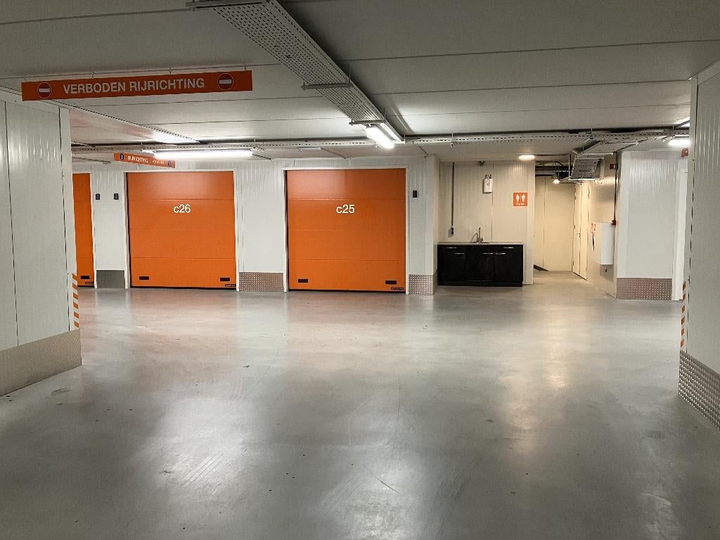 Per direct! Opslag in Nijmegen Noord te huur 18m2, garagebox, Auto diversen, Autostallingen en Garages
