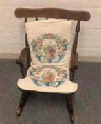 kinderstoel  antiek schommel stoeltje met antieke bekleding., Kinderen en Baby's, Kinderstoelen, Ophalen, Gebruikt, Overige typen