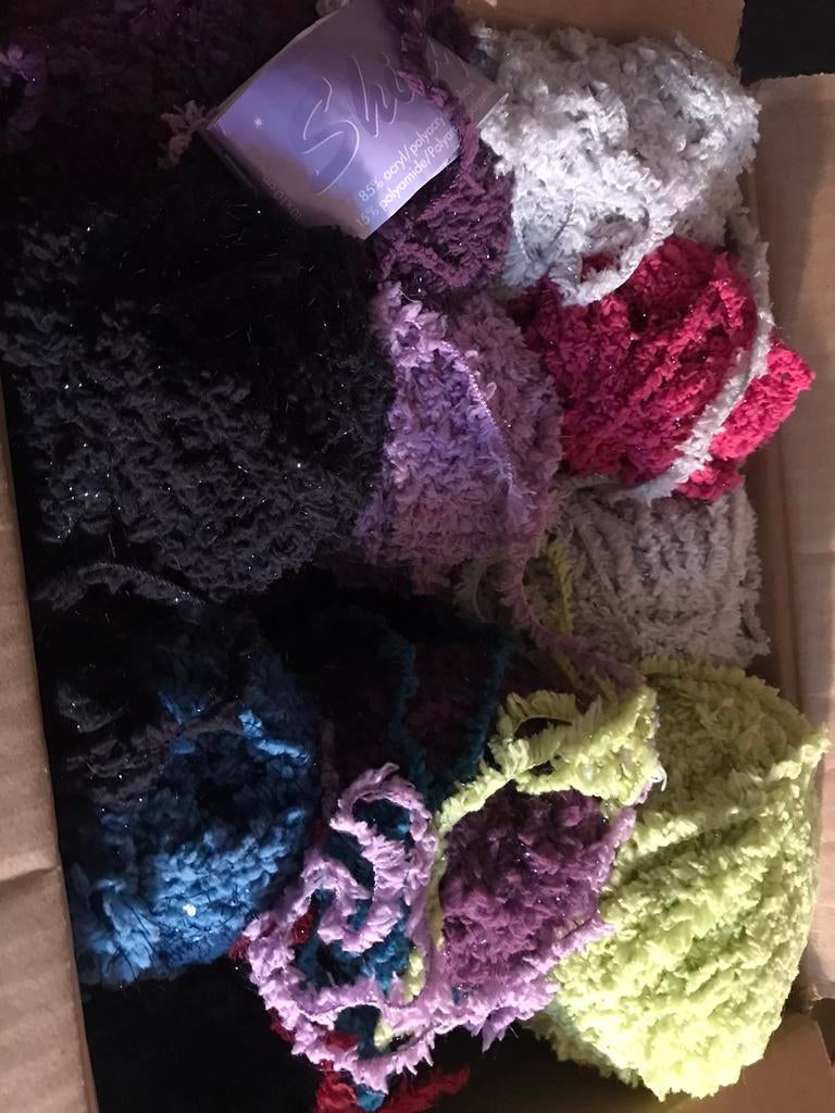 Fluffy garen, Hobby en Vrije tijd, Breien en Haken, Ophalen of Verzenden, Zo goed als nieuw, Haken, Patroon of Boek