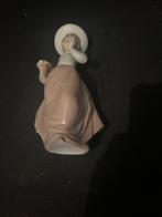 Lladro/Nao porseleinen beeldje meisje met mand, Ophalen