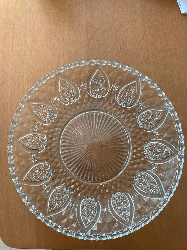 2 Vintage glazen schalen met hartjespatroon, Huis en Inrichting, Keuken | Servies, Schaal of Schalen, Overige stijlen, Glas, Verzenden