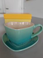 Le Creuset hartvormige mok + schotel Cool Mint Nieuw in doos, Huis en Inrichting, Nieuw, Ophalen of Verzenden, Overige stijlen