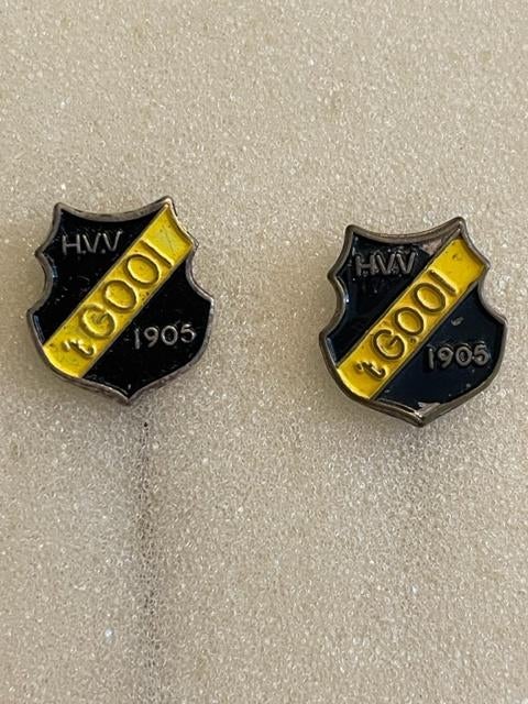 HVV ’t Gooi 1905 voetbal speldjes, Verzamelen, Ophalen of Verzenden, Zo goed als nieuw, Overige onderwerpen
