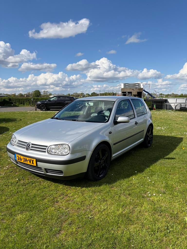 Volkswagen Golf 1.4 55KW 2002 Grijs, Voorwielaandrijving, 15 km/l, 74 pk, Zwart