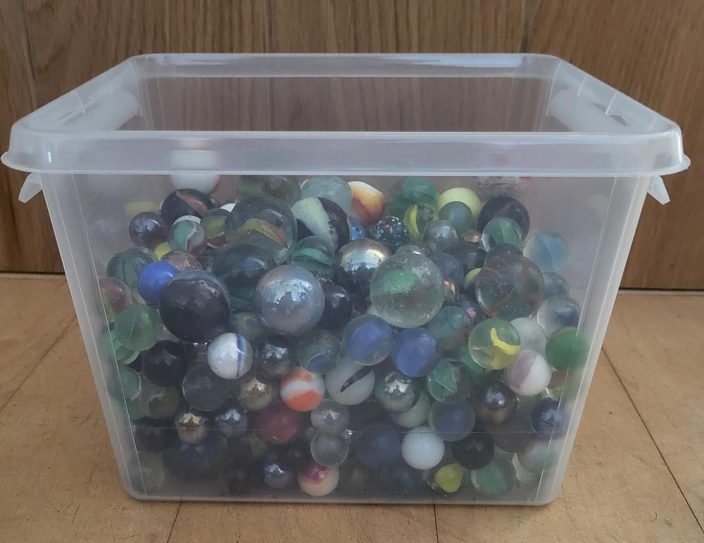 Diverse knikkers in een bak samen voor 3,50 euro, Kinderen en Baby's, Speelgoed | Buiten | Los speelgoed, Ophalen, Gebruikt