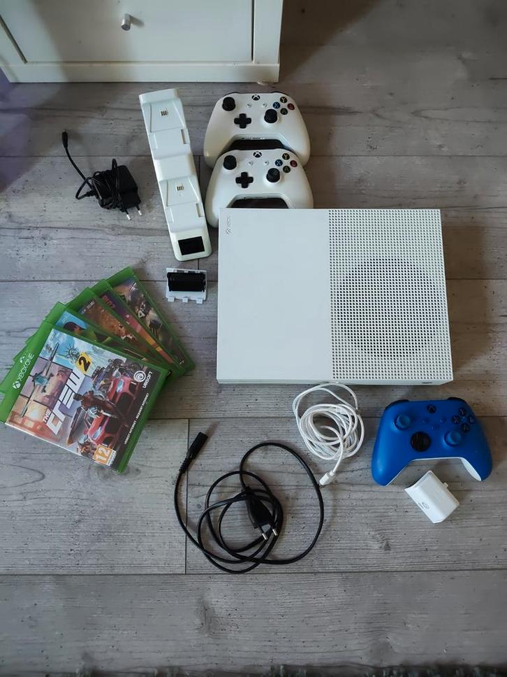 Xbox One S met 3 controllers en games, Spelcomputers en Games, Spelcomputers | Xbox One, 500 GB, Met 2 controllers, Ophalen
