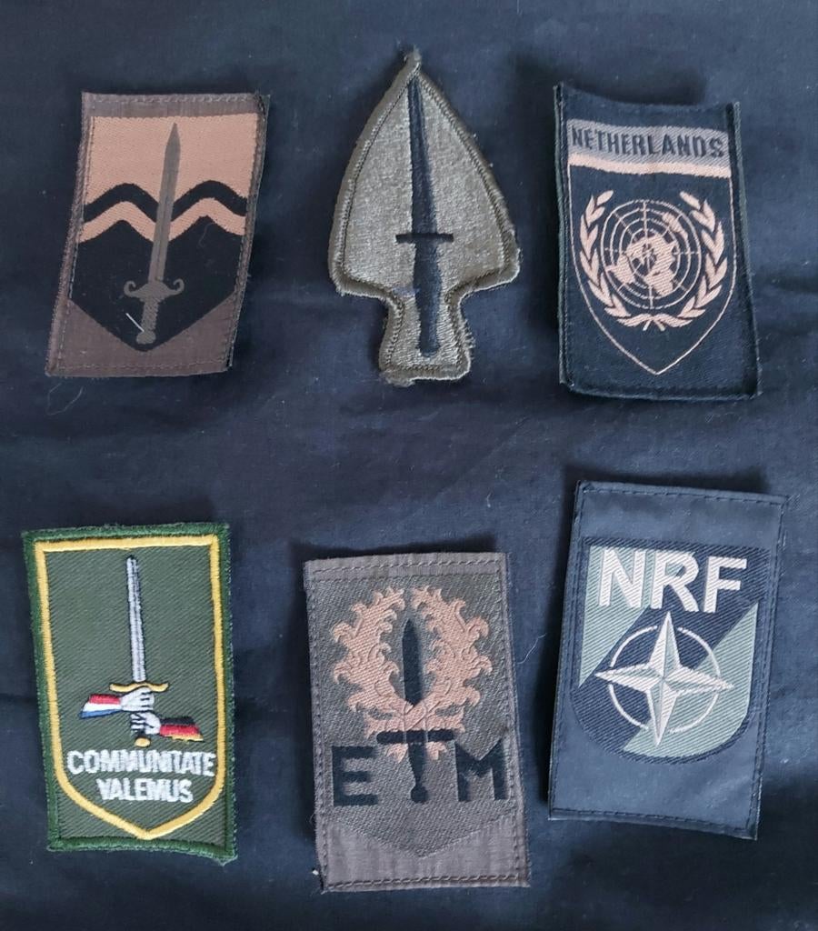 Lot mouwembleem klittenband, Ophalen of Verzenden, Landmacht, Nederland, Embleem of Badge