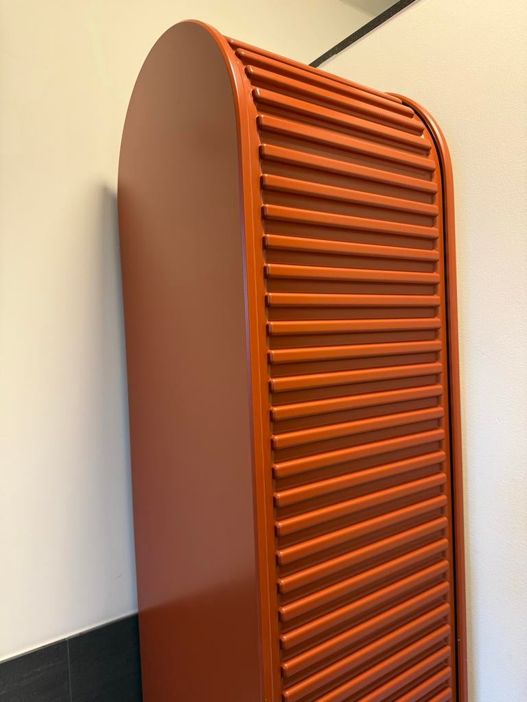 Vintage Pastoe Roldeurkast - Terracotta Oranje, Ophalen, Overige materialen, Gebruikt, 100 tot 150 cm