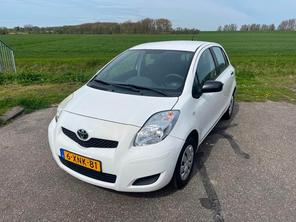 Toyota Yaris 1.0 VVTi Acces, Voorwielaandrijving, Stof, Wit, 960 kg