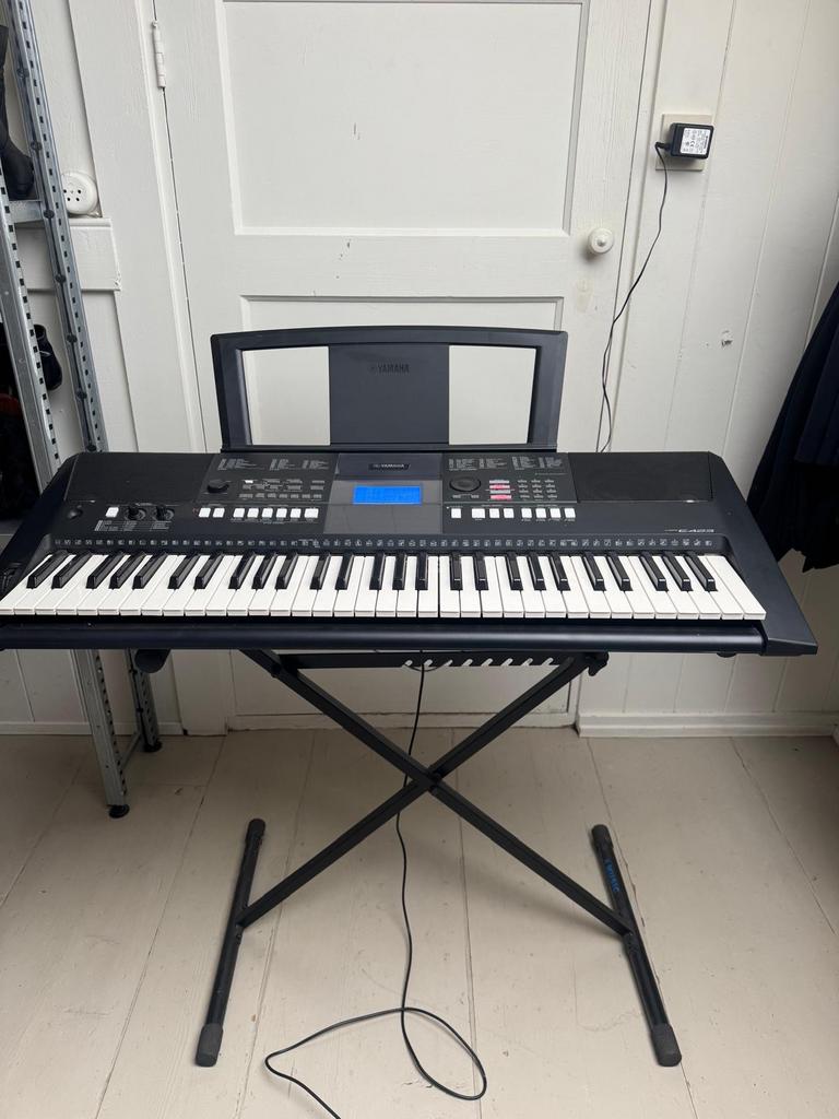 Yamaha PSR-E463 Keyboard met standaard en adapter, Ophalen, 61 toetsen, Yamaha, Zo goed als nieuw