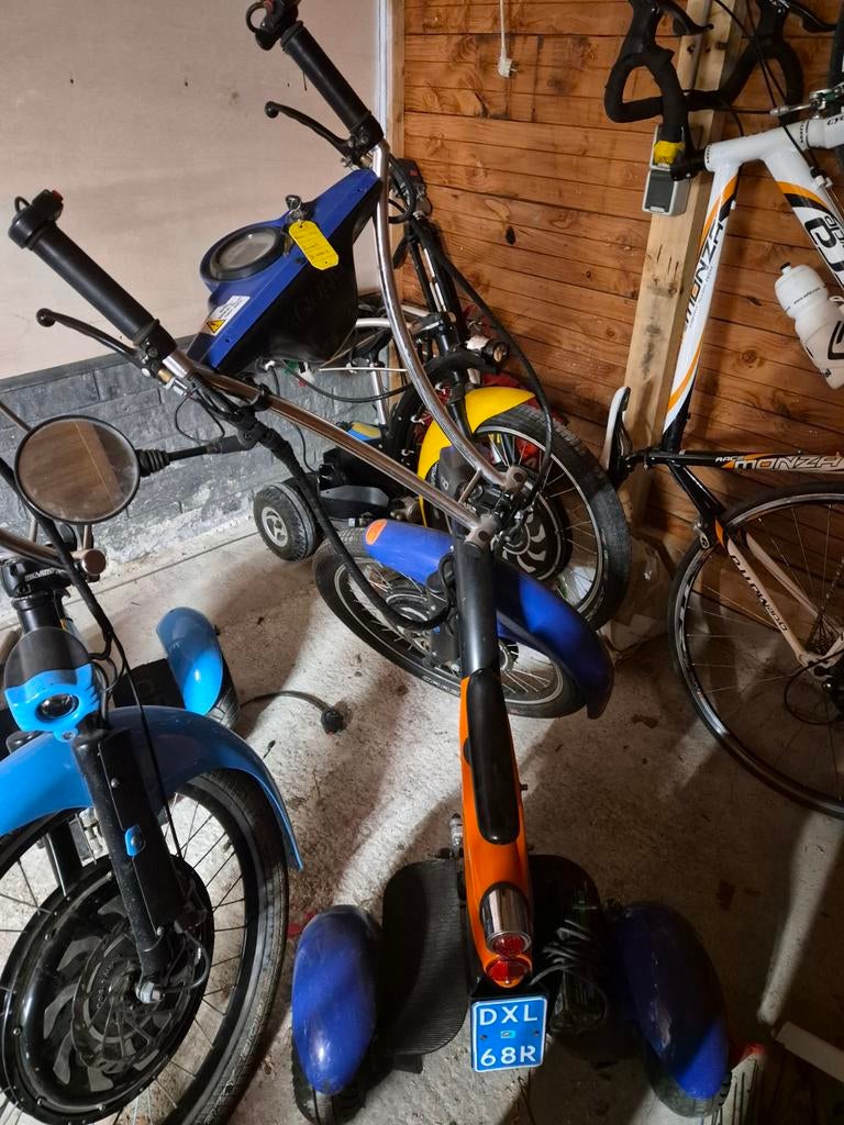 Twee Qugo driewiel één werkend, Ophalen, Gebruikt