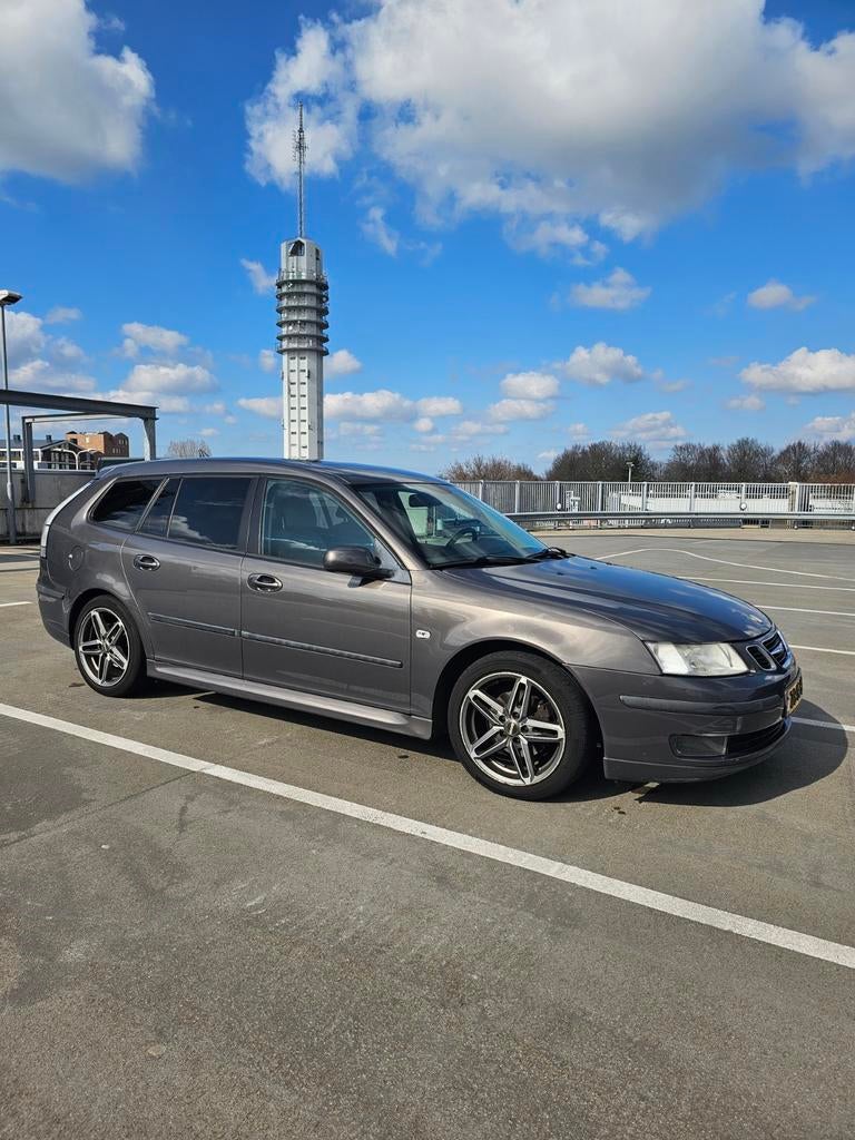 Saab 9-3 1.8 T Sport Estate 2006 Grijs Zweedse youngtimer, Auto's, 1998 cc, Stof, 4 cilinders, 1435 kg