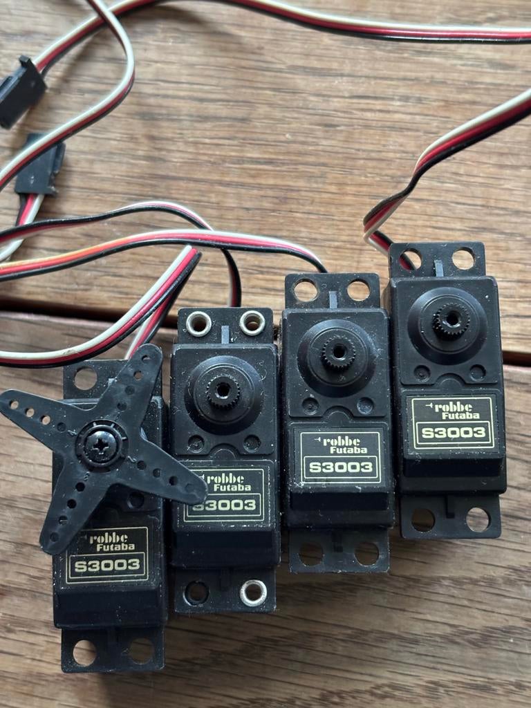 Robbe Futaba S3003 Servo's (4 stuks), Hobby en Vrije tijd, Ophalen of Verzenden, Gebruikt, Onderdeel