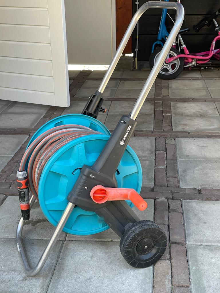 Gardena slangenwagen met 20 meter tuinslang en spuitpistool, Tuin en Terras, Tuinslangen, Ophalen, Gebruikt, Tuinslanghaspel