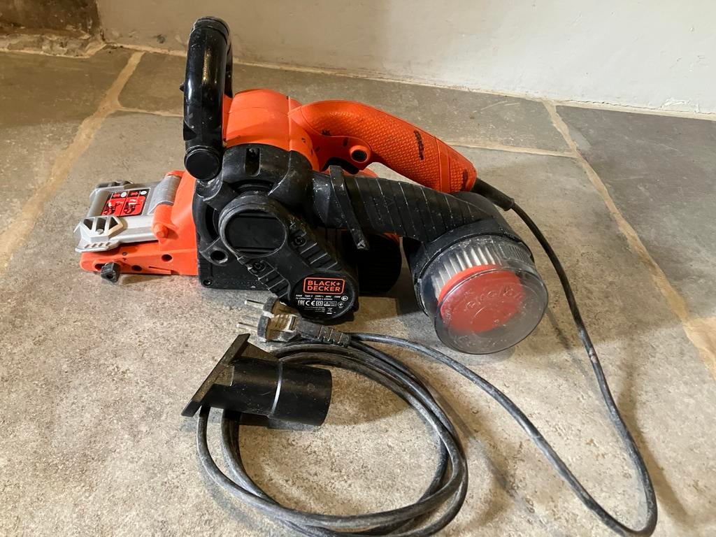 Black+Decker Bandschuurmachine KA88 - 720W, Doe-het-zelf en Verbouw, Gereedschap | Schuurmachines, Ophalen of Verzenden, Gebruikt