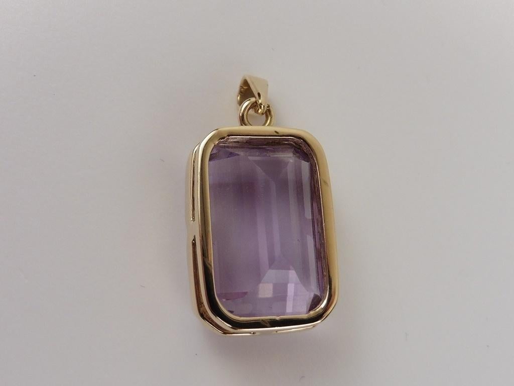 Gouden hanger met amethist                               G97, Gebruikt, Overige voorstellingen, ., Paars