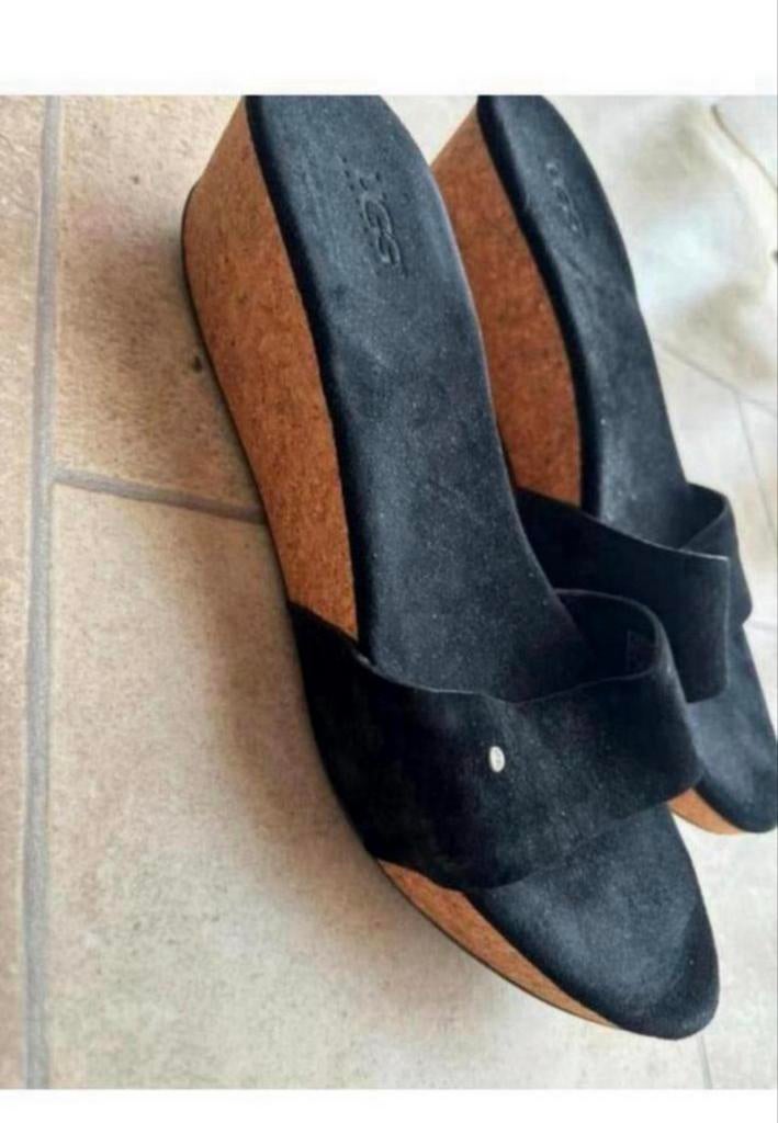 Ugg sandaal maat 41, Ophalen of Verzenden, Gedragen, Zwart, Sandalen of Muiltjes