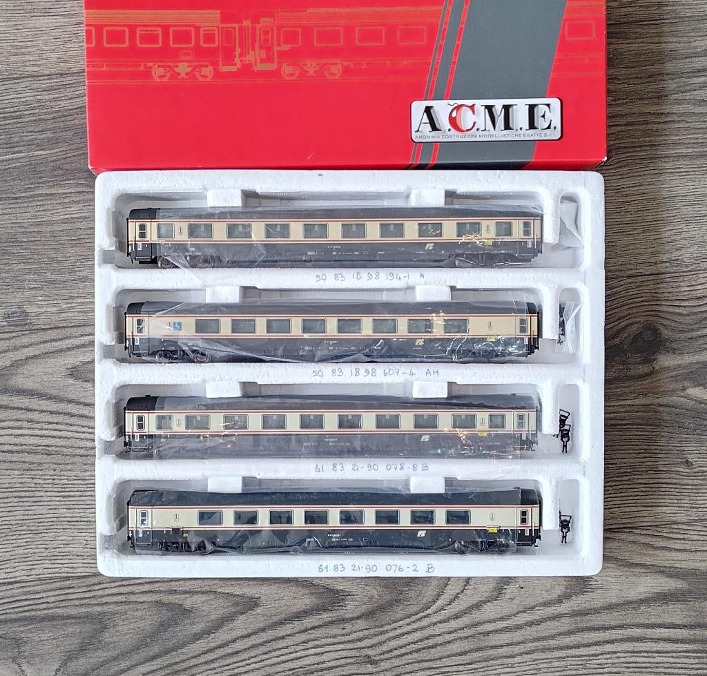 ACME + Rivarossi Gran Confort rijtuigen, exact 1/87, Gelijkstroom, Ophalen, Overige merken, Nieuw
