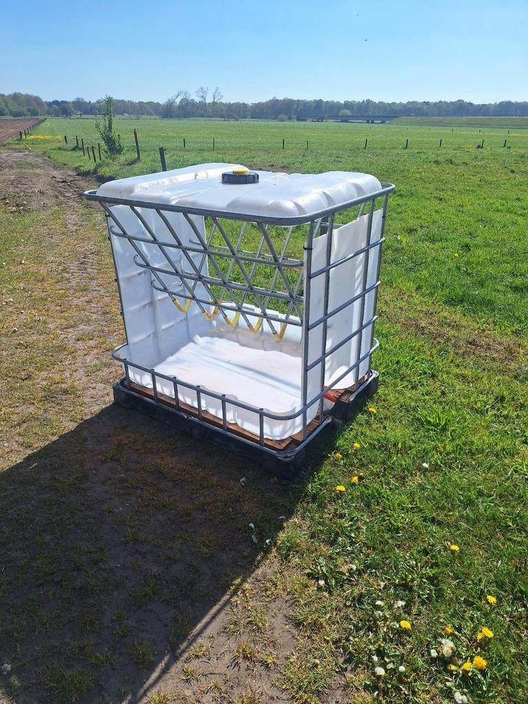 Hooiruif ibc vat, Weidegang, 4 paarden of pony's of meer