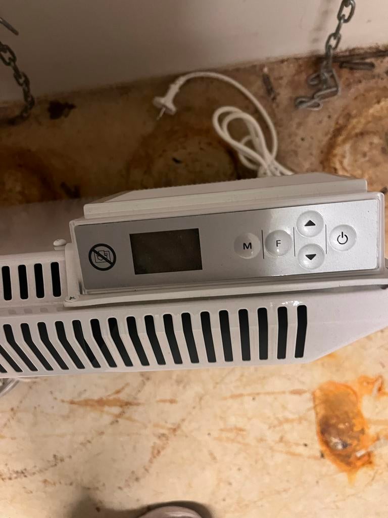 Elektrische radiator met thermostaat, Doe-het-zelf en Verbouw, Verwarming en Radiatoren, Minder dan 30 cm, Radiator, Ophalen of Verzenden