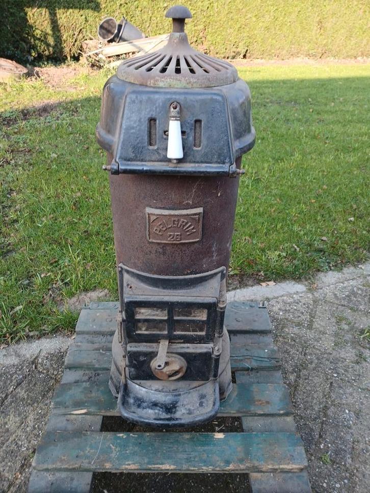 Antieke gietijzeren kachel - Decoratief pelgrim 28, Huis en Inrichting, Kachels, Gebruikt, Vrijstaand, Overige soorten, Overige brandstoffen