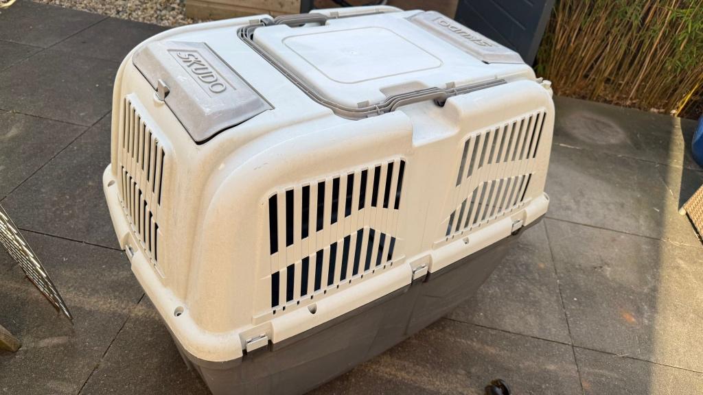 Honden transport box/bench met wielen, Dieren en Toebehoren, Hondenhokken, Ophalen, Gebruikt, 65 tot 100 cm, Hondenhok