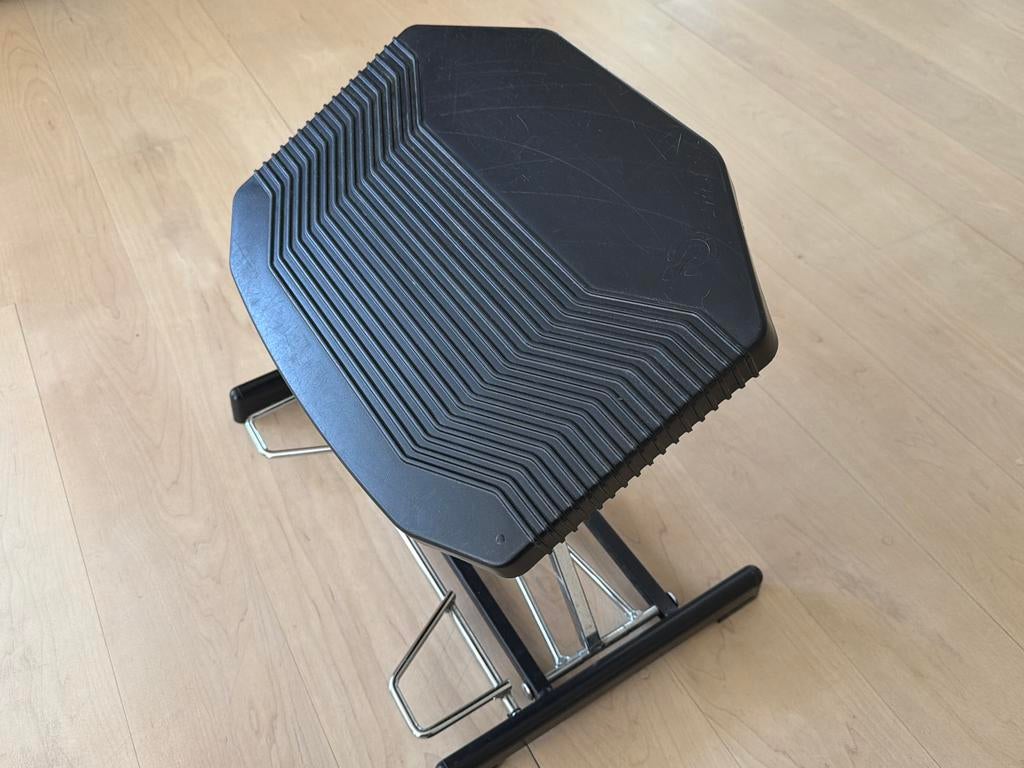 Voetensteun Score, verstelbaar, Diversen, Bureau-accessoires, Ophalen of Verzenden, Gebruikt